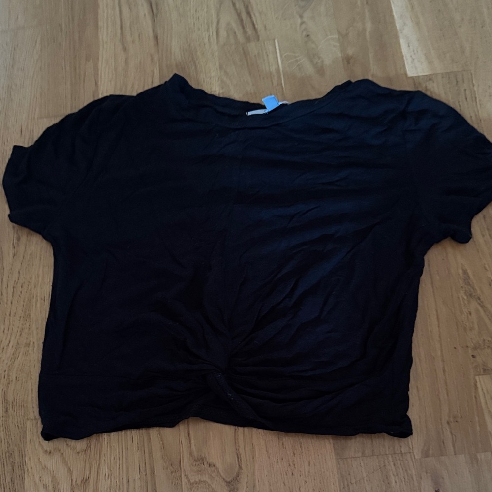 Women's Black Short-Sleeve Twist-Front Crop Tee